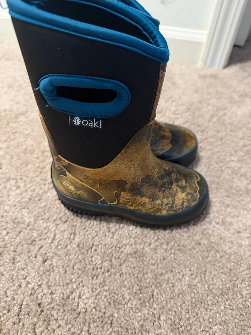 OAKI Kids Black and Blue Waterproof Pull-On Rain Boots with Gold Marble Pattern